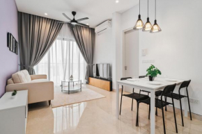 Twin Tower View 2BR Suite with Balcony next to Lalaport BBCC Shopping Mall 3-mins to LRT Station